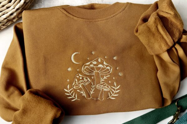 Retro Mushroom Embroidered Crewneck Sweatshirt Hoodie - A Nostalgic Must-Have for Mushroom Lovers